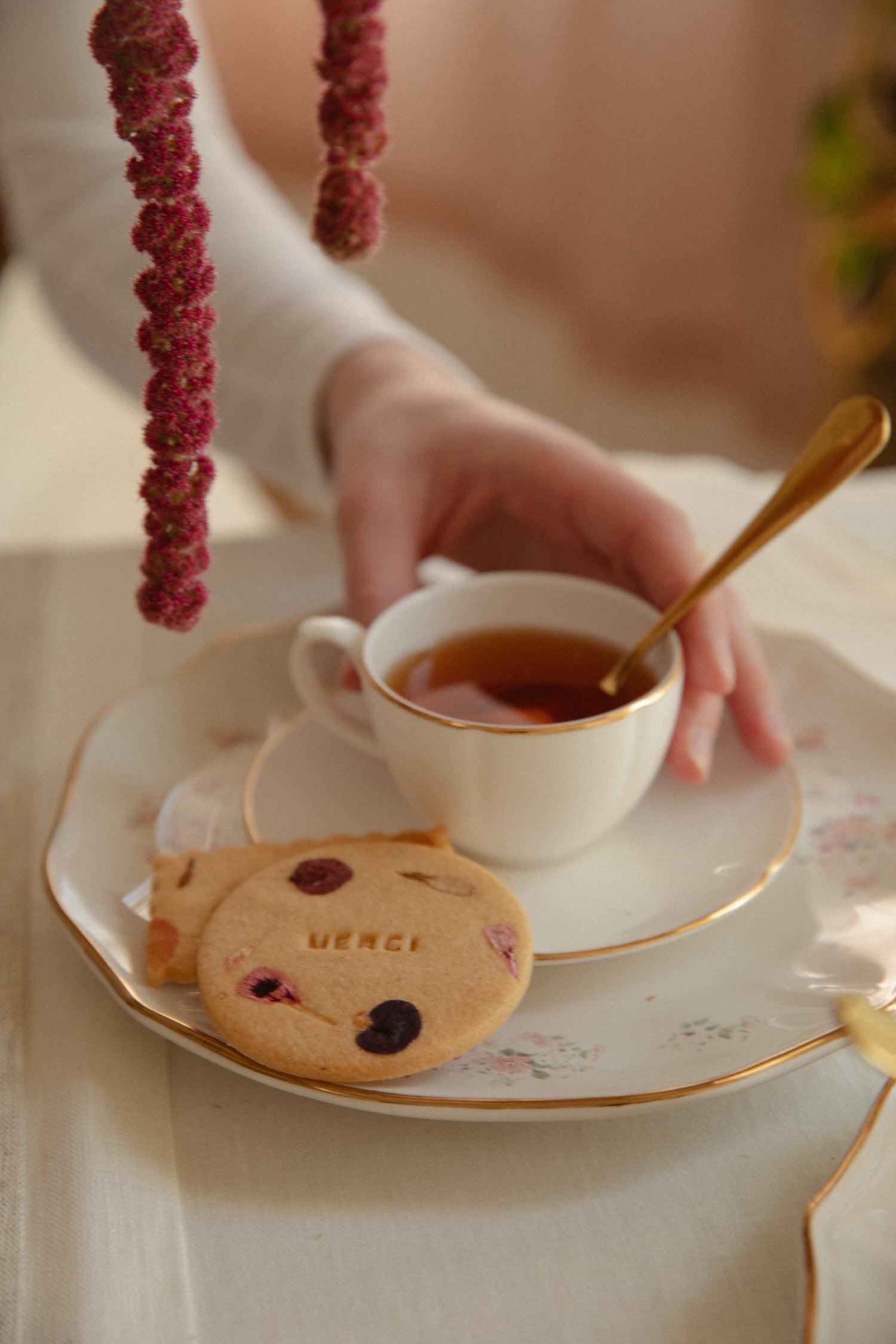 Biscuit rond personnalisé avec une tasse de thé