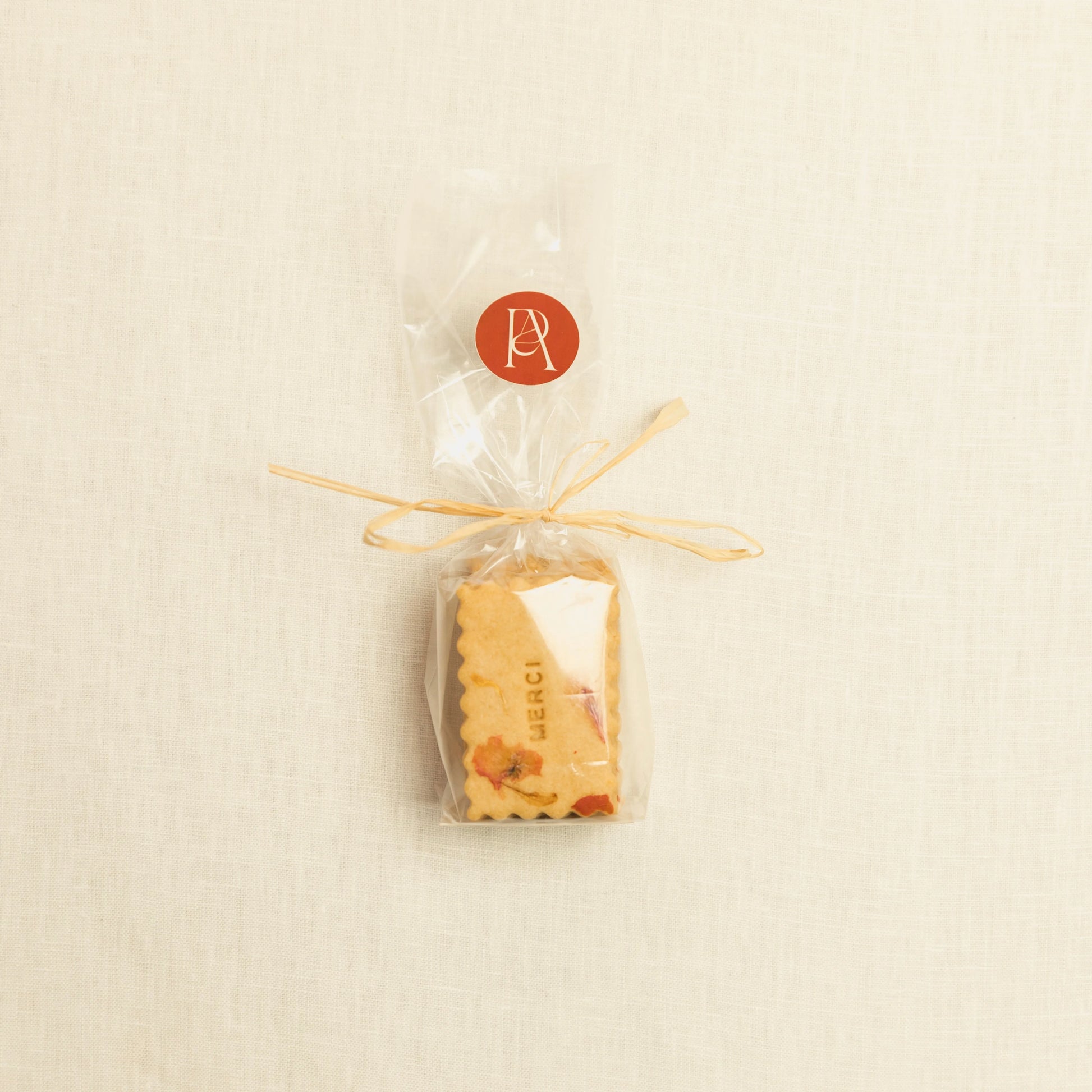 Sachet de biscuit personnalisé avec des fleurs comestibles